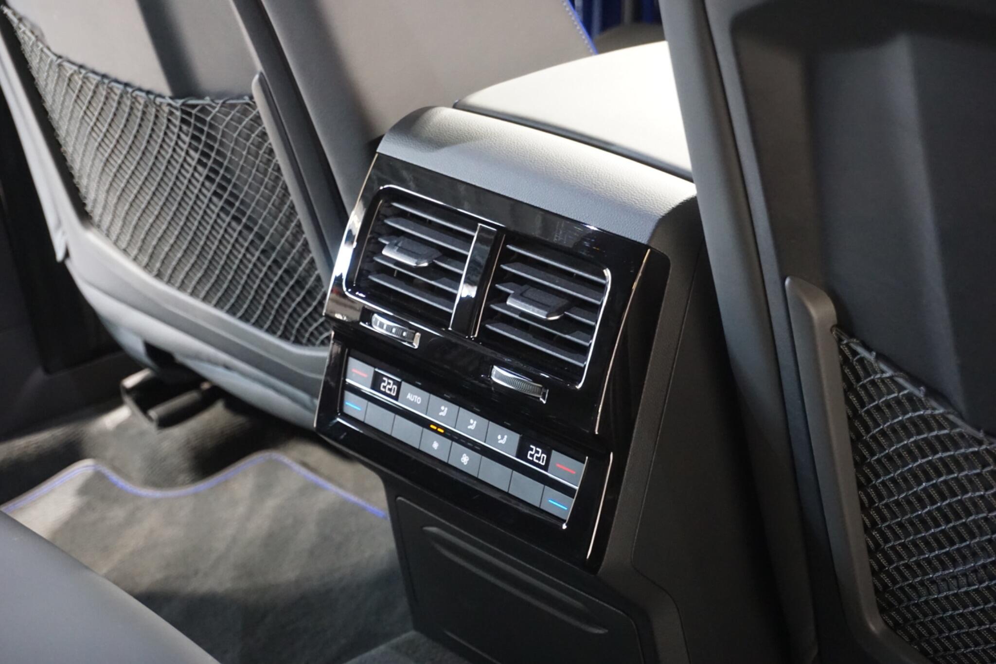 Volkswagen Touareg 3.0 V6 TSI eHybrid 14.3kWh R SUV 5dr Petrol Plug-in Hybrid Tiptronic 4Motion Euro 6 (s/s) (462 ps)